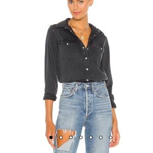 LEVIS Essential Western Top in Night Is Black